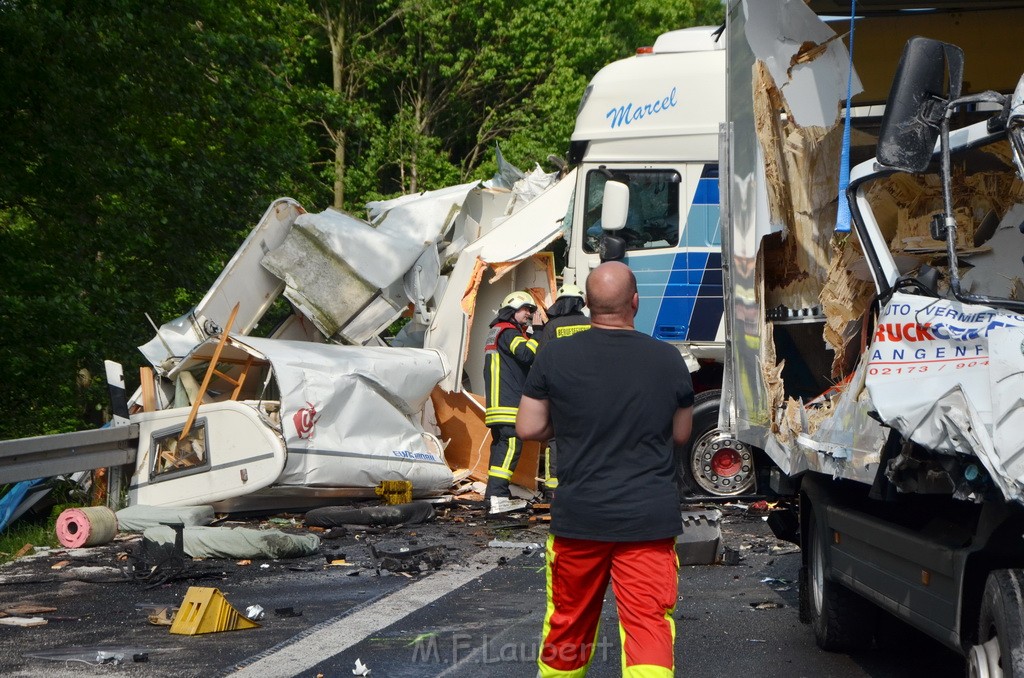 Schwerer VU A 1 Rich Koeln hinter AS Burscheid P322.JPG - Miklos Laubert